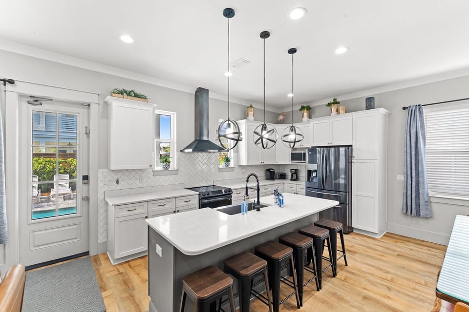 Spacious Kitchen Island with seating for 6.