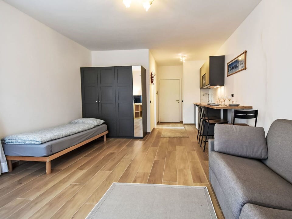Furniture, Flooring, Interior Design, Wood, Floor, Room, Wood Flooring, Apartment, Ceiling, Hardwood