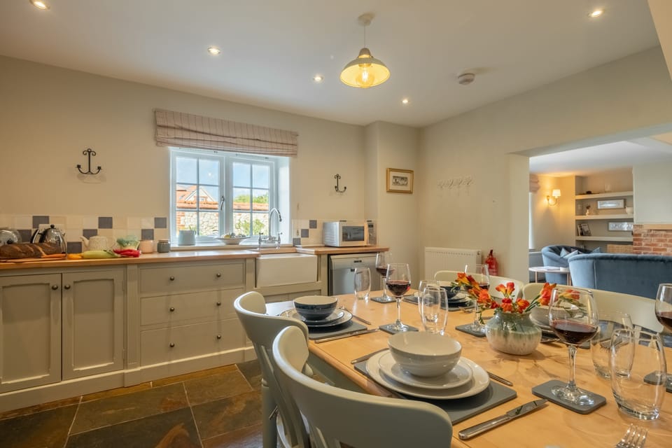 Ground floor: Spacious kitchen with dining area