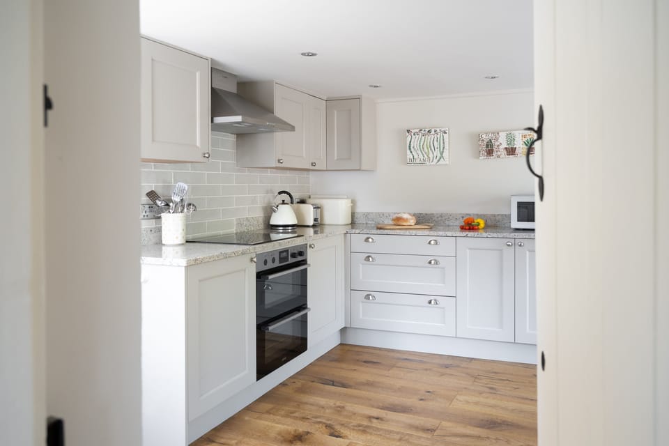 Ground floor: Light, bright, well-equipped kitchen