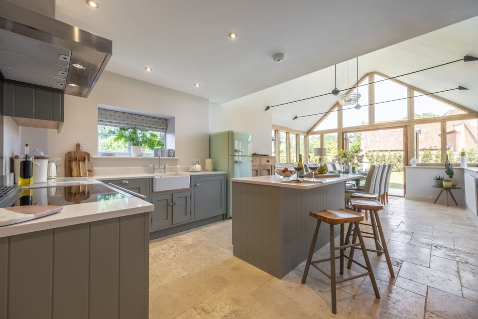 Ground floor: Well-equipped kitchen with island