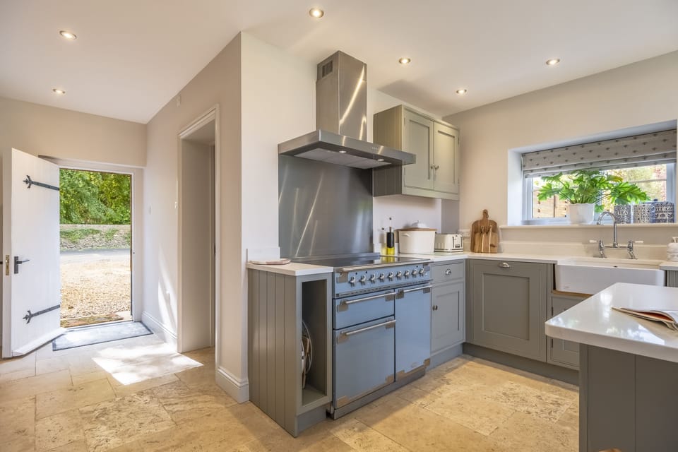 Ground floor: Well-equipped kitchen