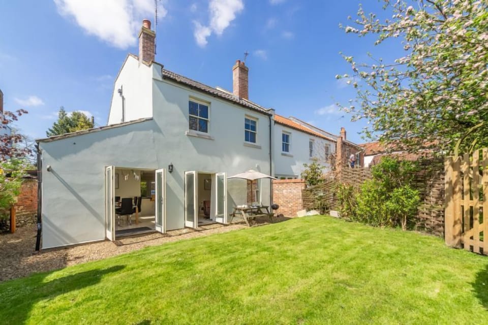 Holly Lodge: Rear elevation