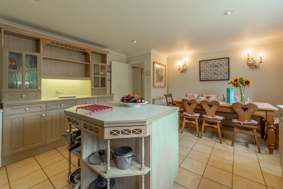 Ground floor: Kitchen and dining area