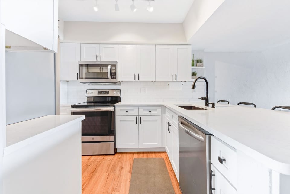 Fully Equipped Kitchen - Stainless Steel Appliances