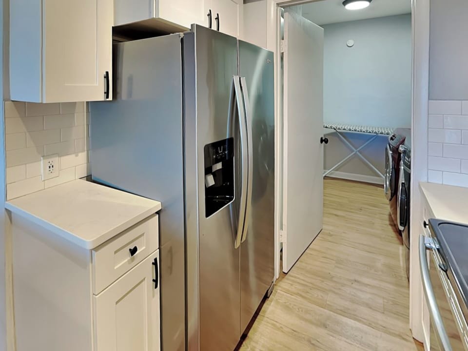 Fully Equipped Kitchen - Stainless Steel Appliances