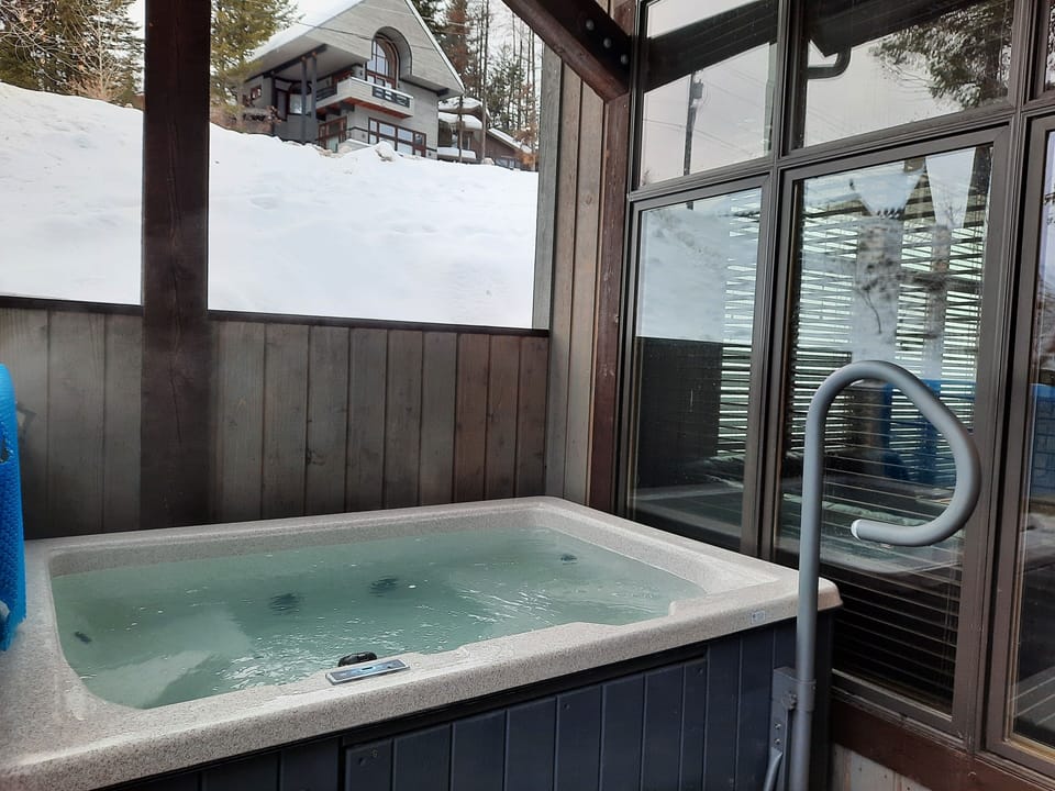 Indoor spa tub