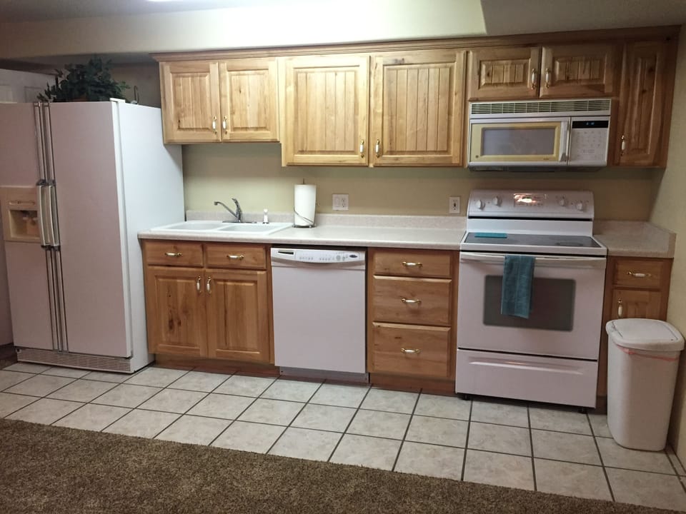Full kitchenette