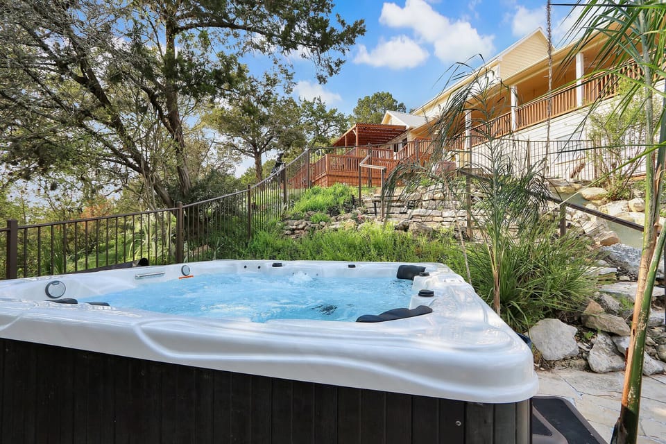 Unwind in the evenings in the hot tub