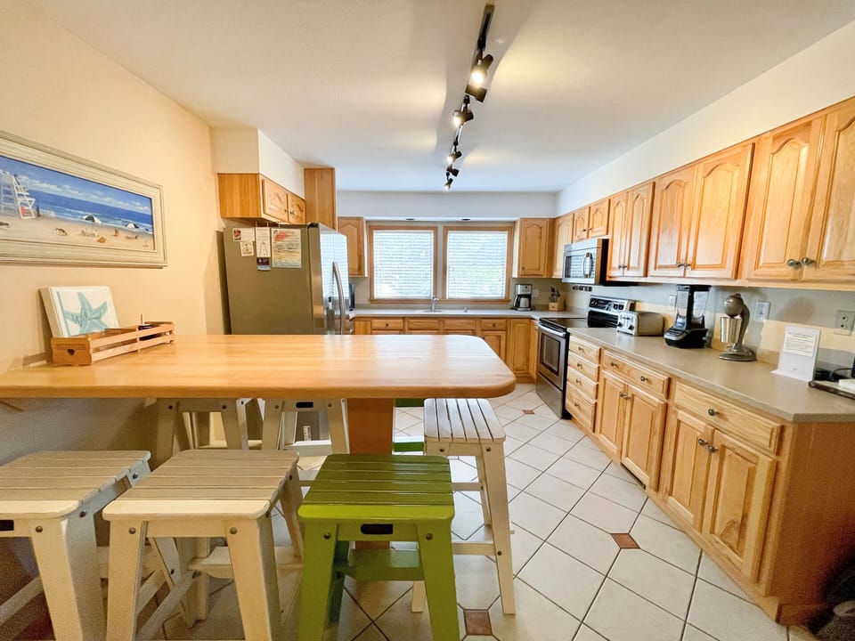 Eat-In Kitchen