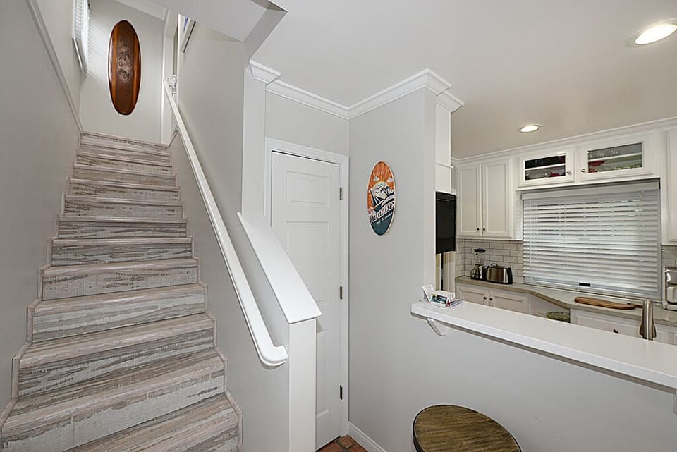 232W - Stairview to Upstairs and Kitchen