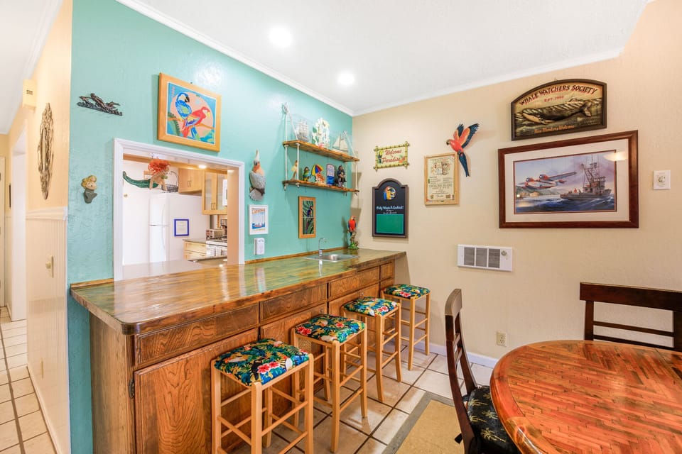 A04 - Breakfast Bar Area