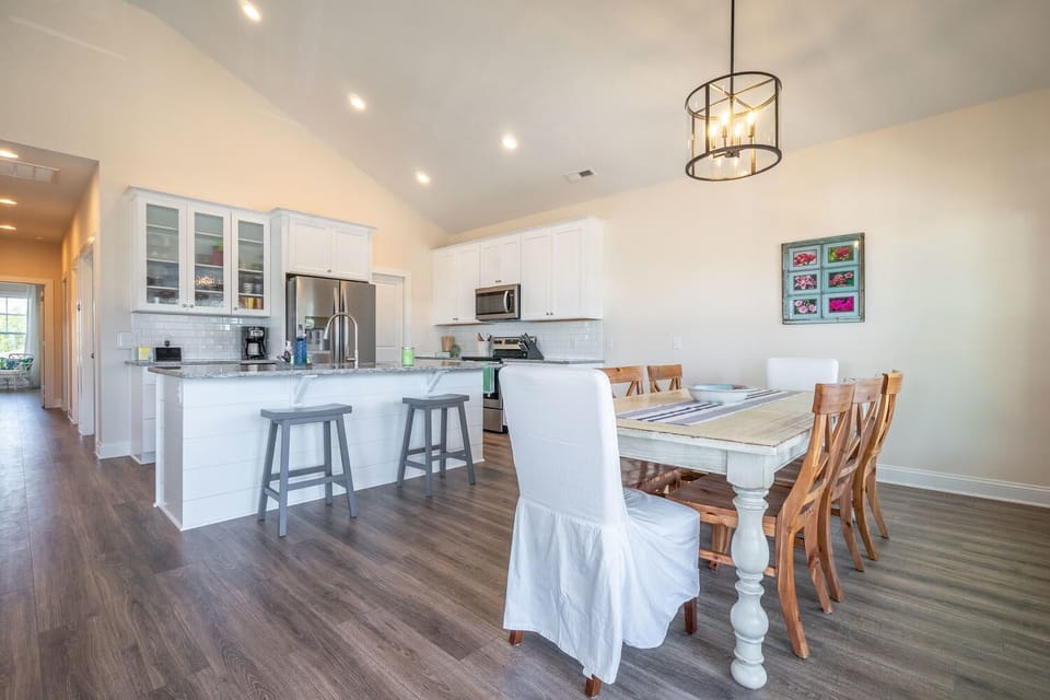 SeaWave-Kitchen and Dining Room