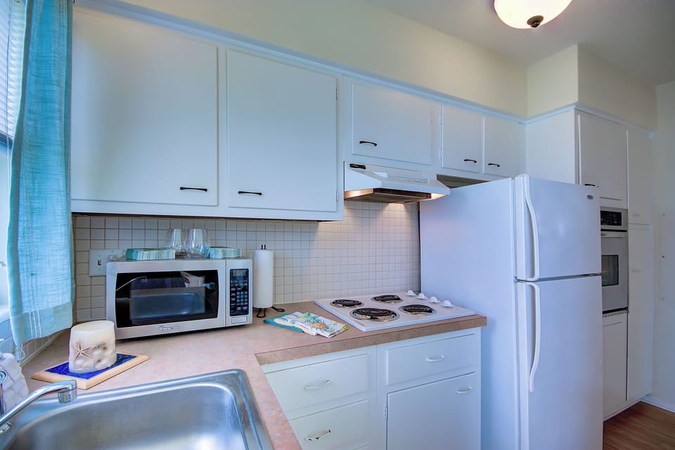 Well-Stocked: Includes must-have cooking essentials, dishes, and utensils
