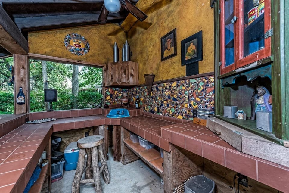 Cantina Area 