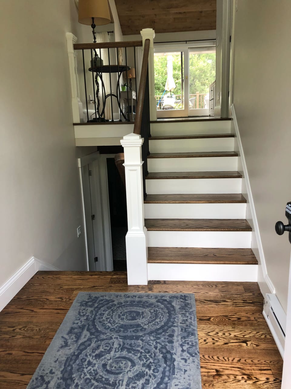 Entry way, split level floor plan