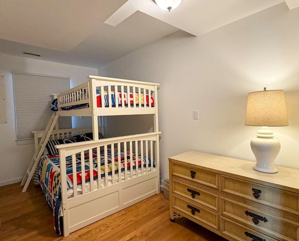 Pyramid Bed with Double and Twin