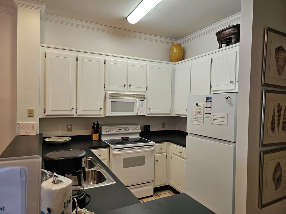 Kitchen - kitchen countertop