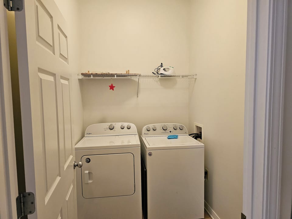Laundry Room - laundry area