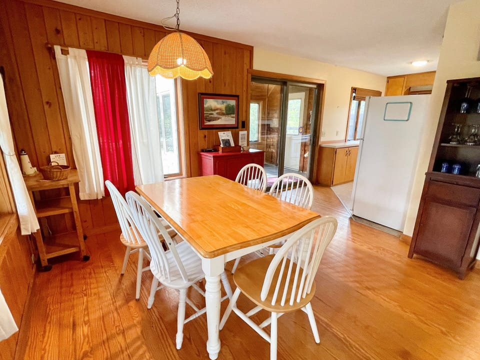 Dining Area (alternate view)