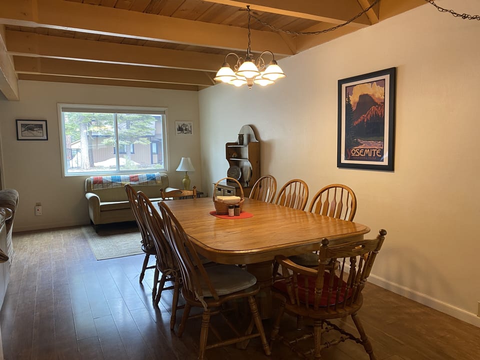 Another view of dinning area.