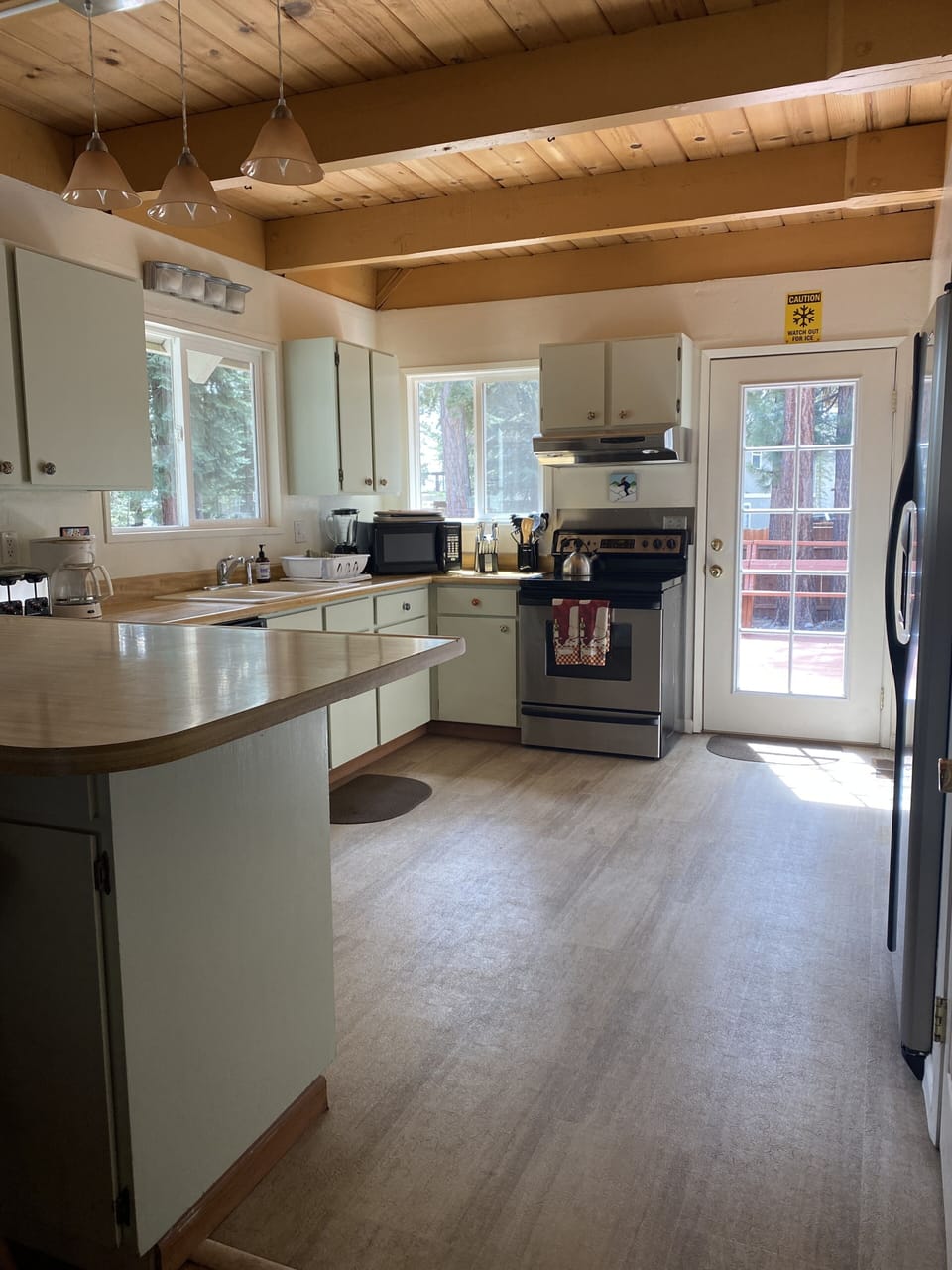 Nice size open kitchen.