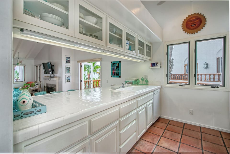 H962 - Kitchen Counters