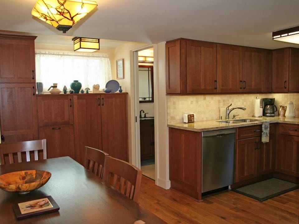 9-329 Catalina_Dining to Kitchen_0149.jpg