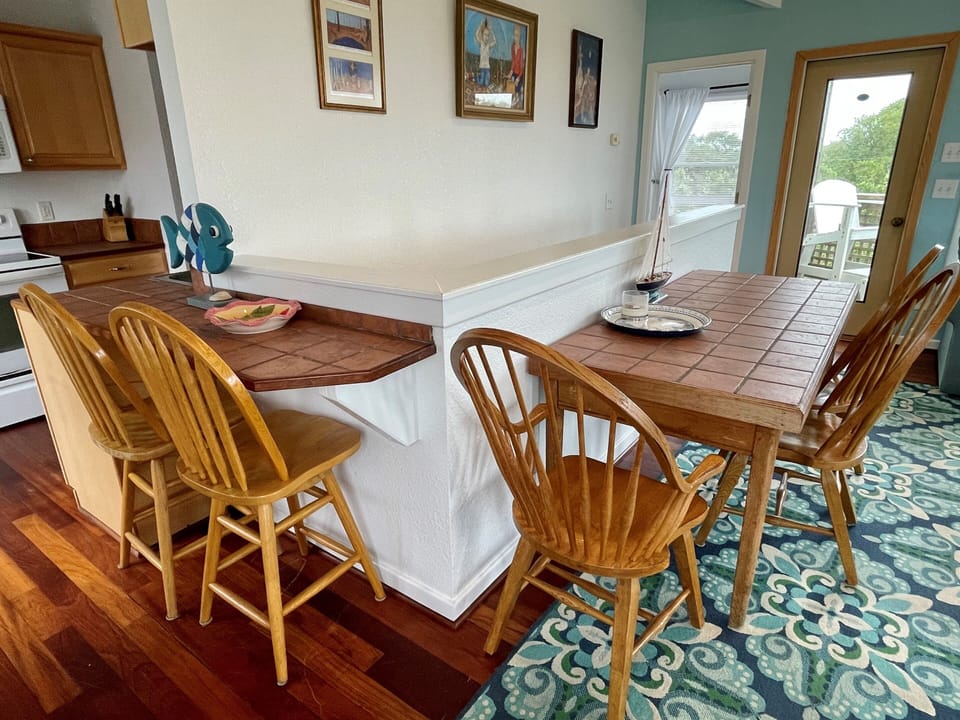 Breakfast Bar, Second Floor