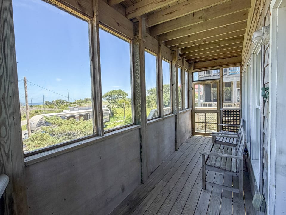 Wrap Around Entry Screened Porch (alternate view)