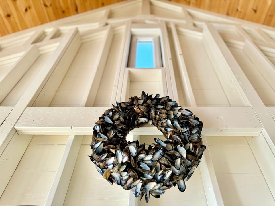 mussel wreath made by Bell