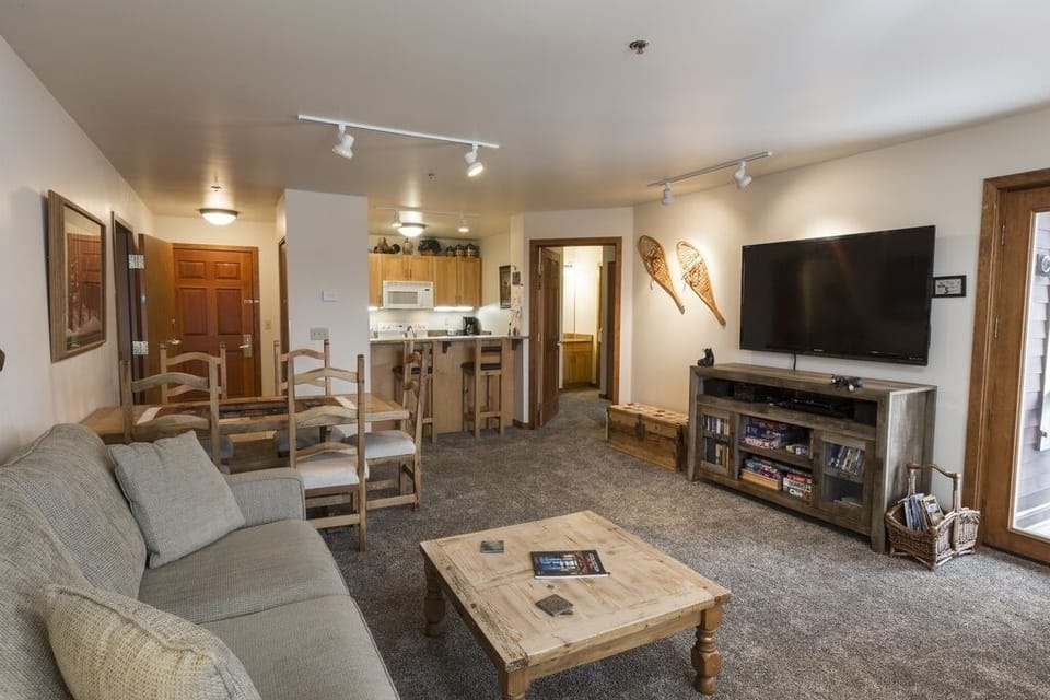 Open living room into kitchen.