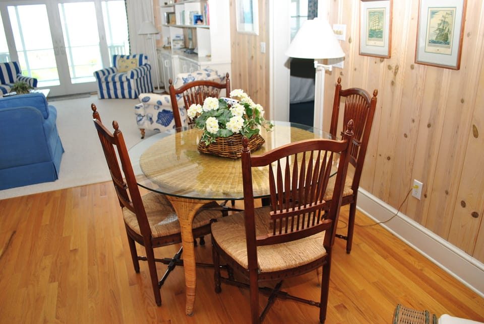 Extra Dining and Seating
