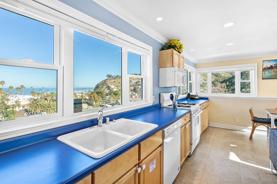 318M Upper - Kitchen