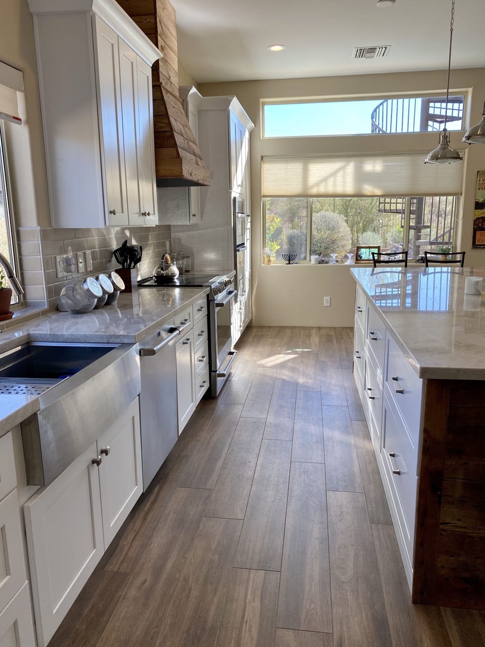 Gourmet kitchen, brand new appliances, GE cafe series