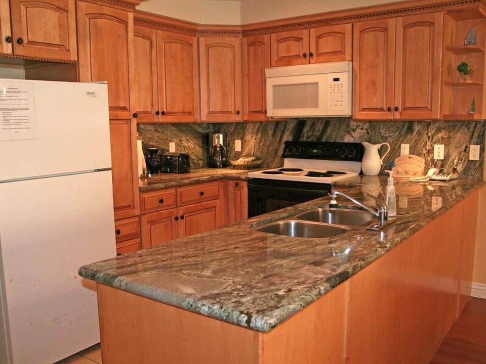 4-57 Sol Vista_Kitchen_008.jpg