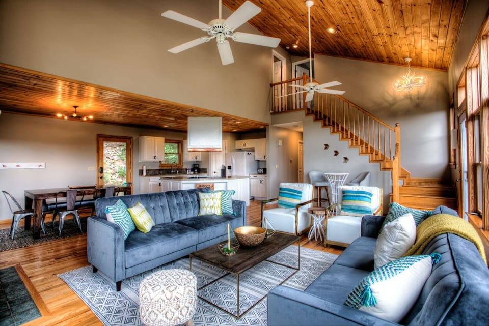 Living Room | Vaulted Ceilings