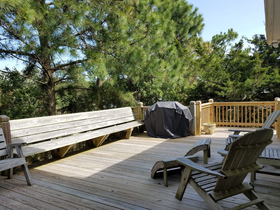 Rear Deck with Gas Grill