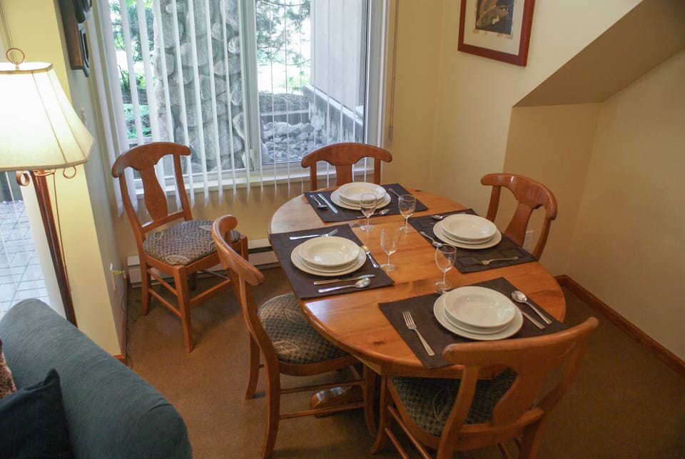 Dining area for four