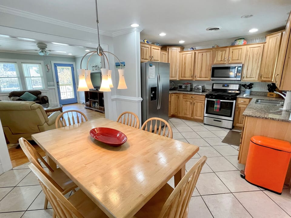Dining Area (alternate view)