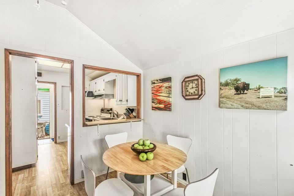 322S - dining table