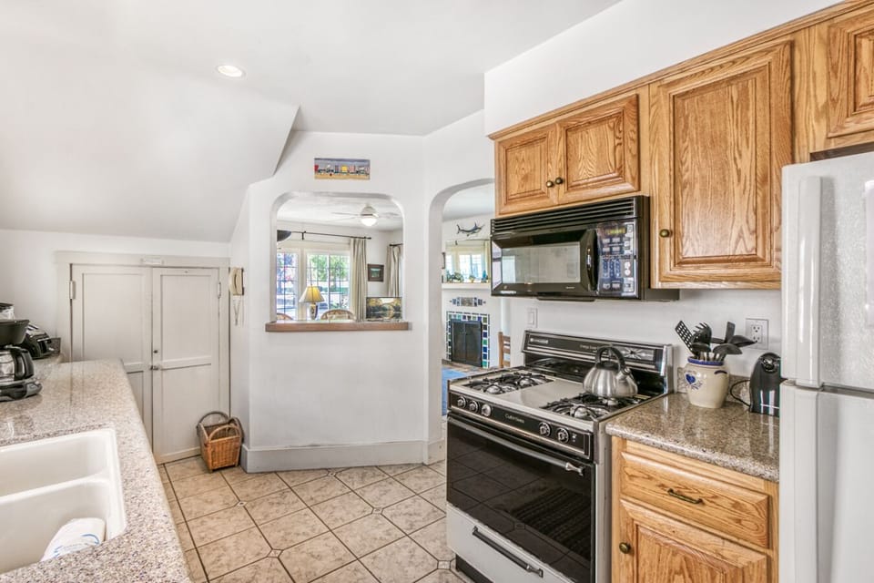 357D - Kitchen