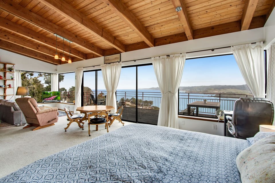 Wake up to gorgeous views of the San Francisco coastline! 