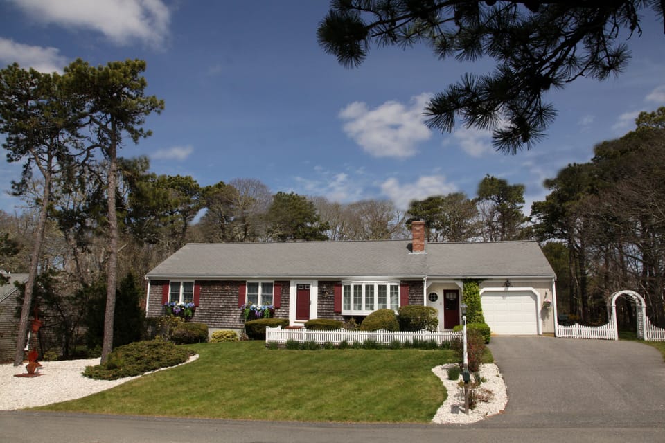 Great Family retreat secluded at the end of a cul-de-sac. Peaceful w/ No traffic