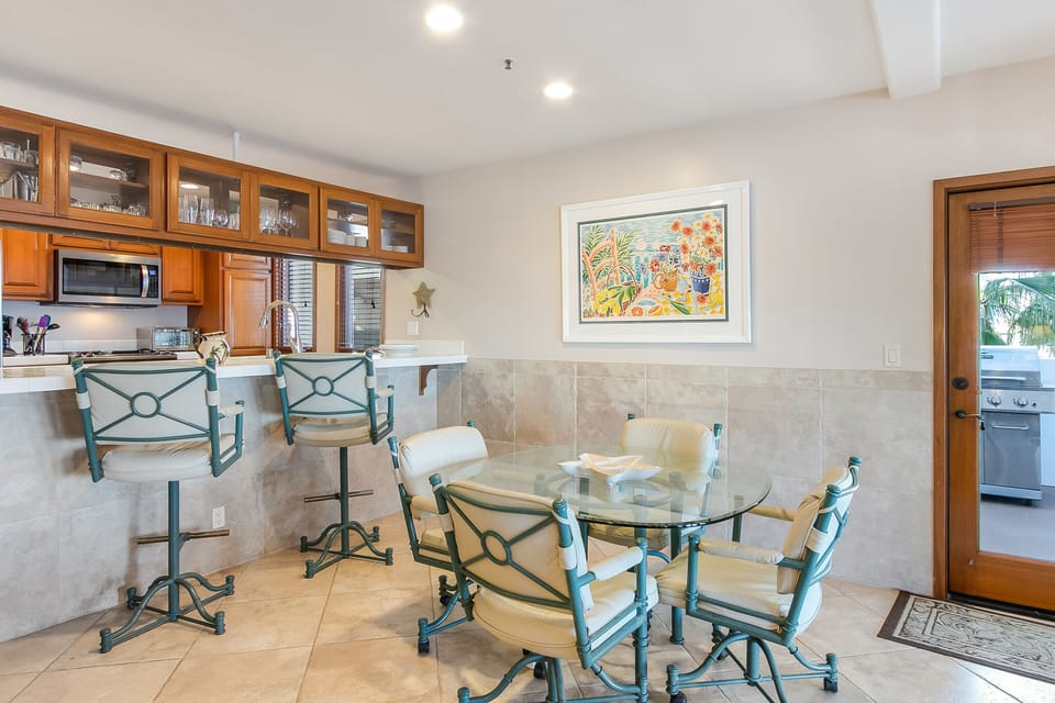 H892 - Dining Area