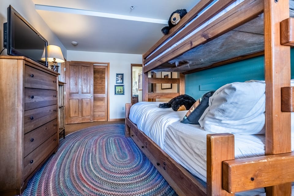 Bedroom - Twin over full bunk bed