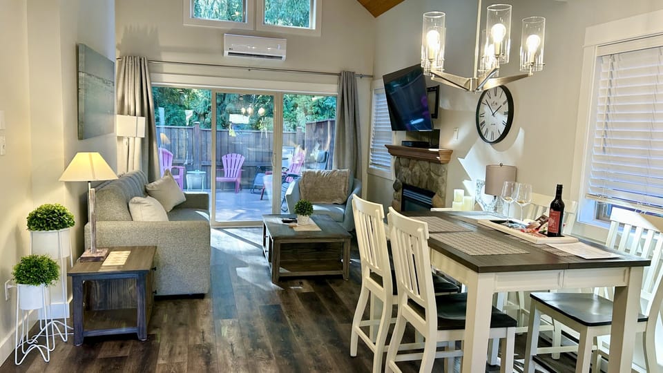 Cozy dinning and living room.