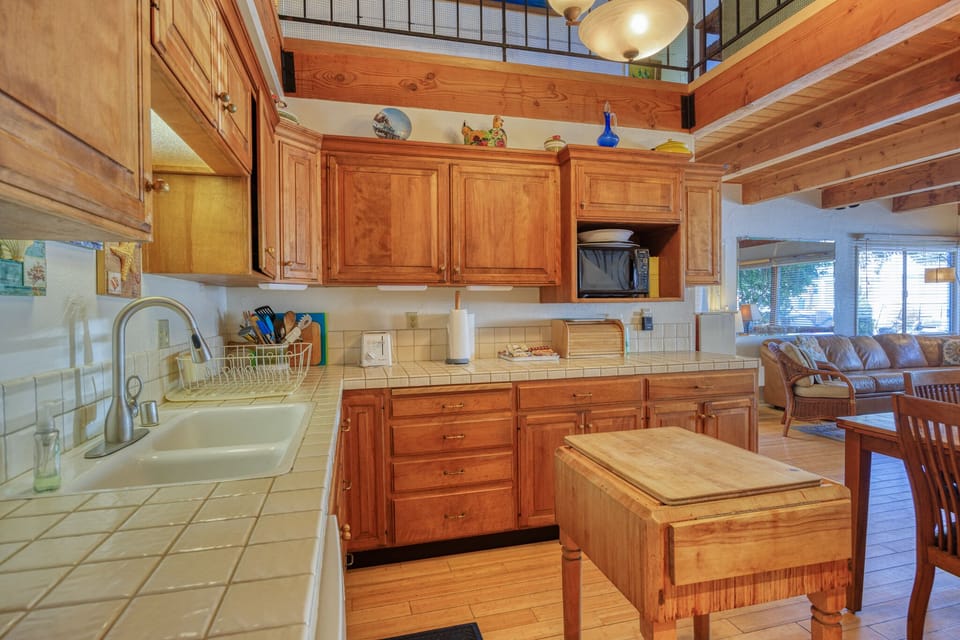 302CL - Kitchen Area