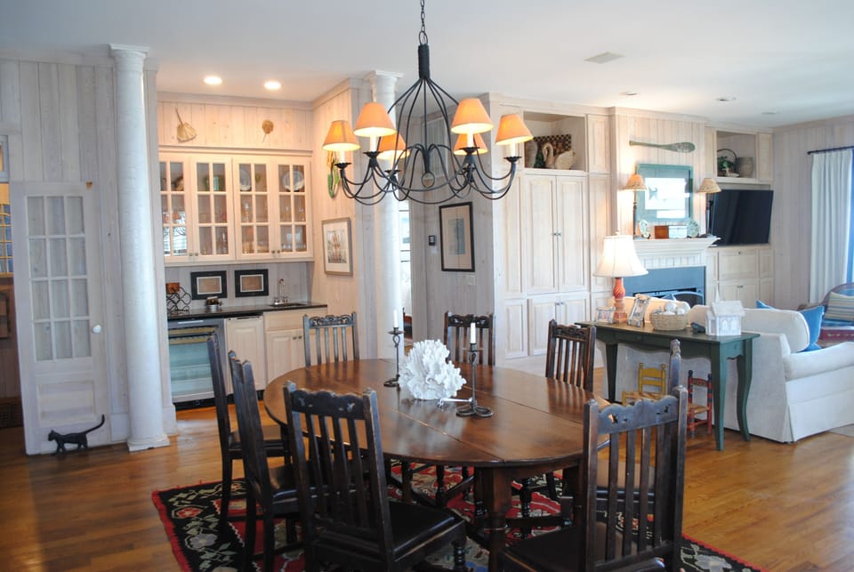 Wet Bar in Living Area