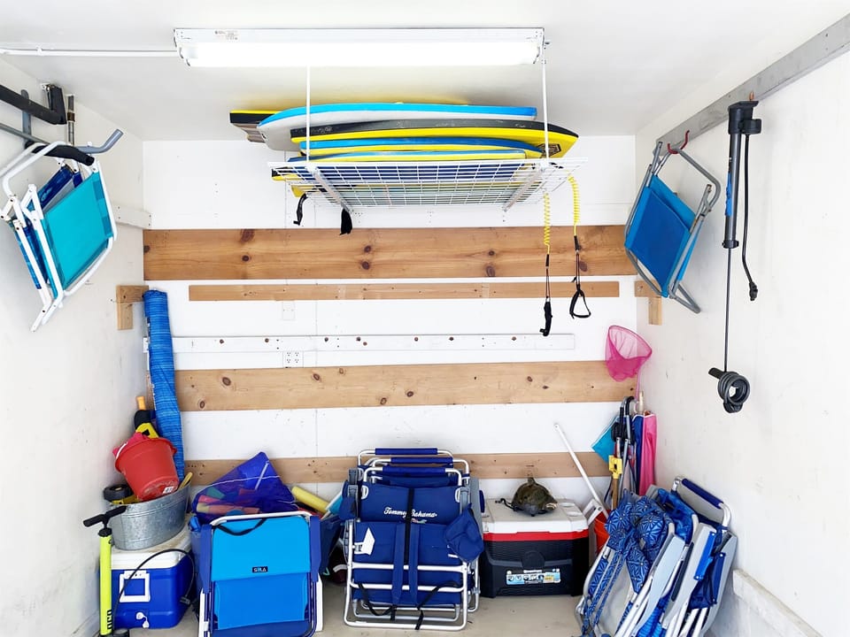 Garage parking, 2 free bikes, boogie boards, chairs, ice chest, beach umbrellas and toys!